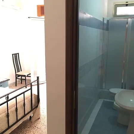 B&B Crotone Alojamento de Acomodação e Pequeno-almoço Crotone